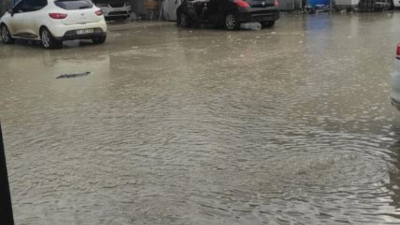 HATAY'DA YOĞUN YAĞIŞ, SU BASKININA YOL AÇTI