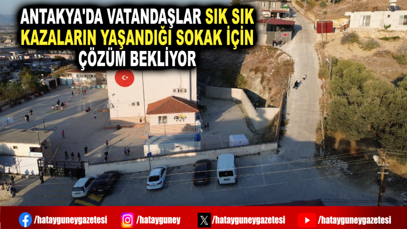 ANTAKYA'DA VATANDAŞLAR SIK SIK KAZALARIN YAŞANDIĞI SOKAK İÇİN ÇÖZÜM BEKLİYOR