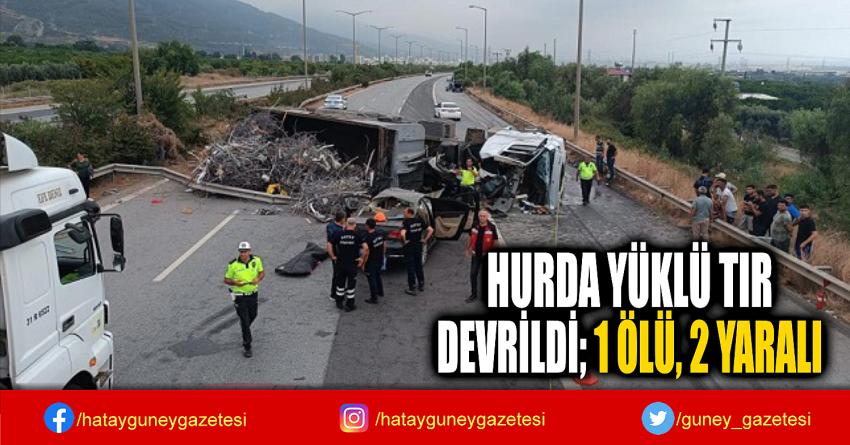 HURDA YÜKLÜ TIR  DEVRİLDİ; 1 ÖLÜ, 2 YARALI